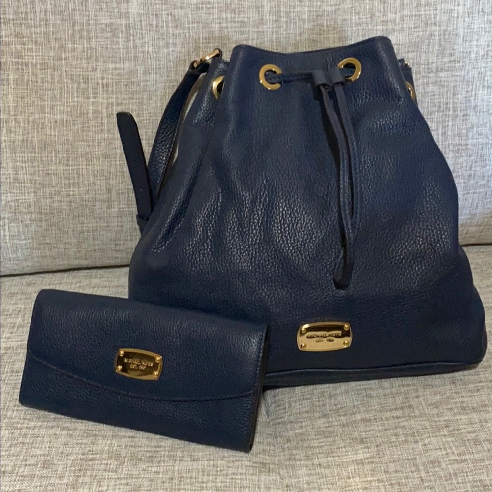 Michael Kors Bucket Handbag and Wallet